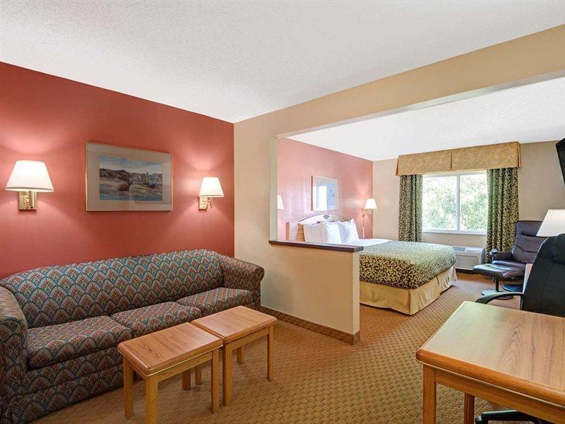 Days Inn & Suites By Wyndham Airport Альбукерке Экстерьер фото