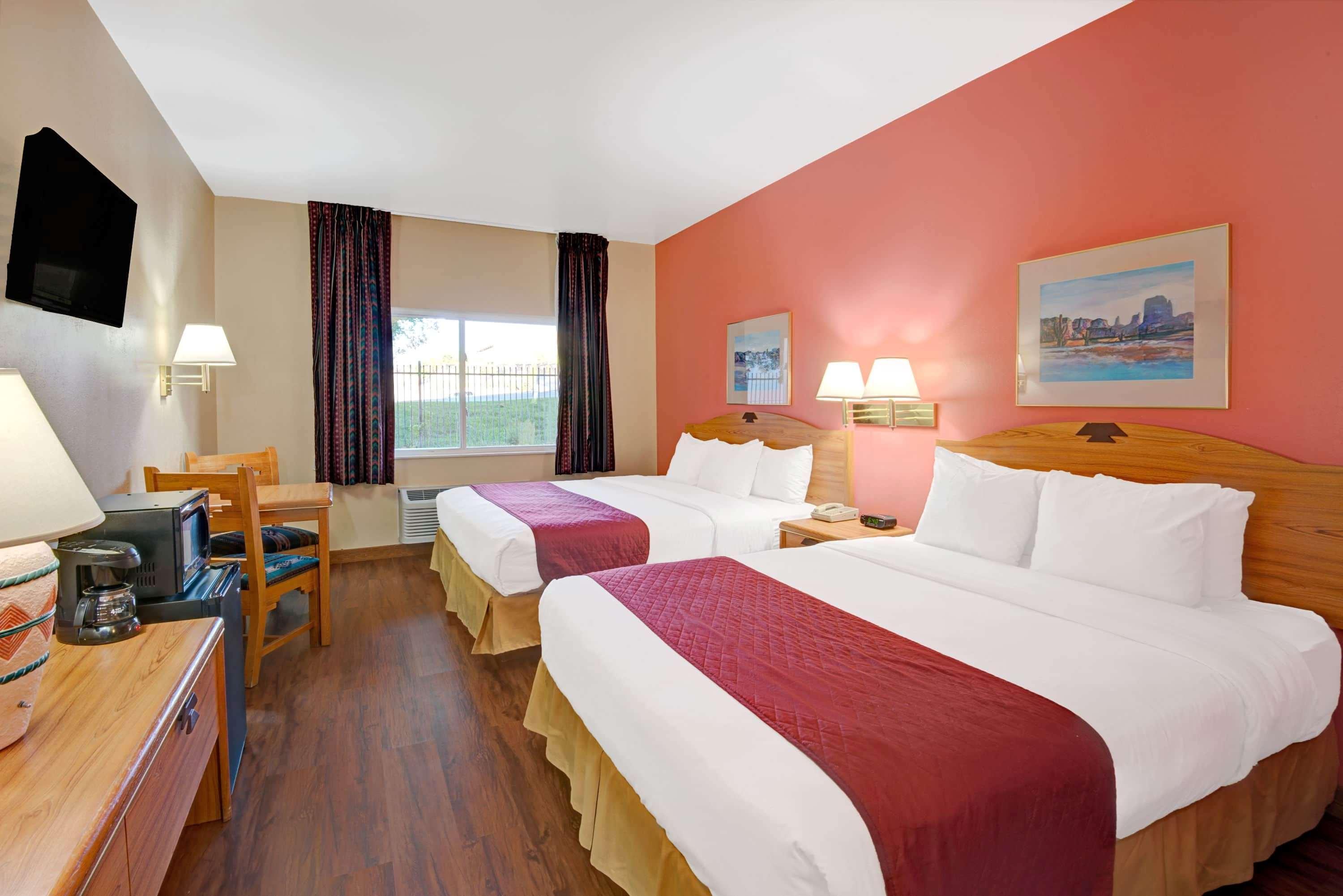 Days Inn & Suites By Wyndham Airport Альбукерке Экстерьер фото