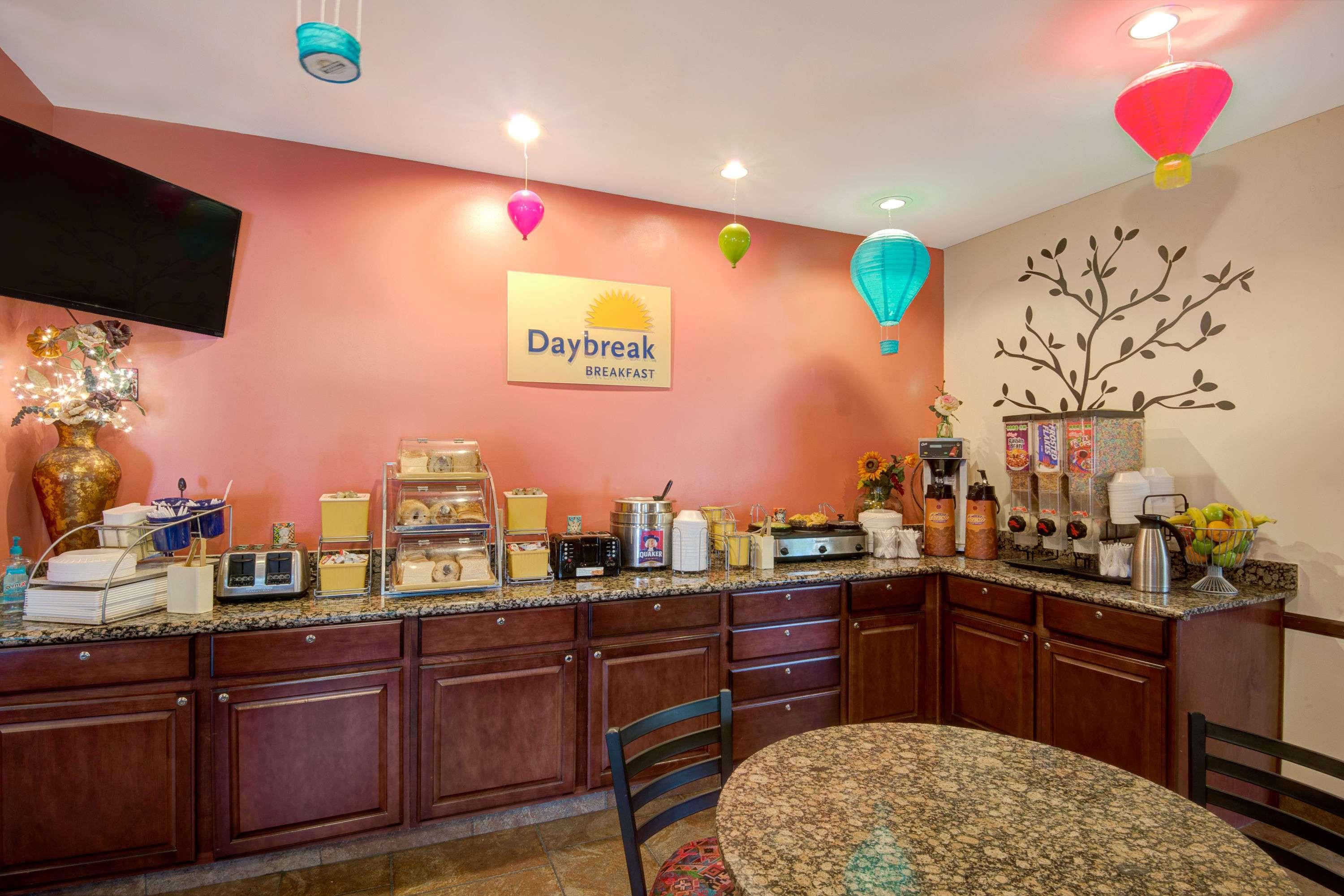 Days Inn & Suites By Wyndham Airport Альбукерке Экстерьер фото