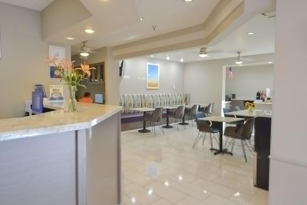 Days Inn & Suites By Wyndham Airport Альбукерке Экстерьер фото